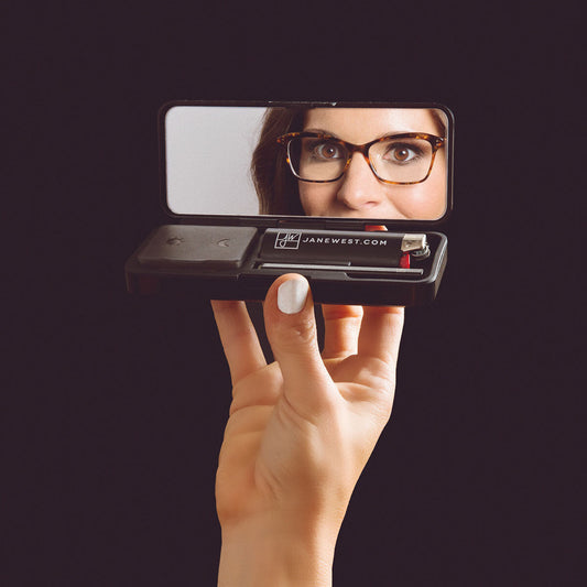 Jane West：從派對現場走出來的大麻文化革命者